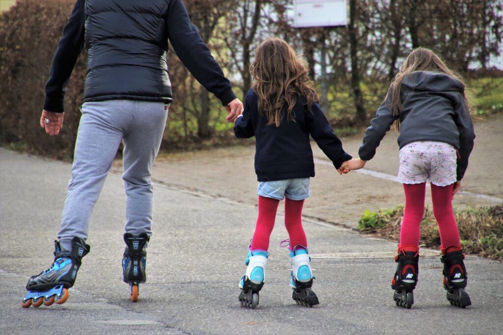 how to teach a 3 year old to roller skate